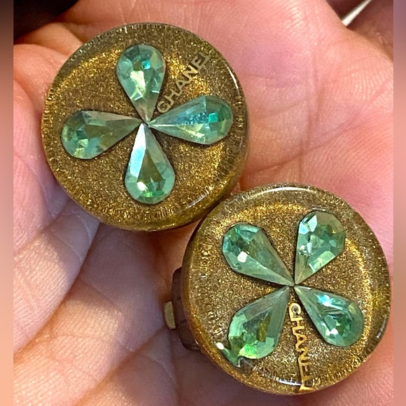 Authentic Vintage CHANEL Green Clover Resin BUTTON Style Clip On Earrings